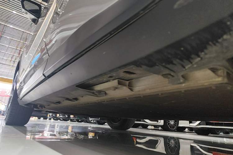 Used AION V 2024 Plus 70 Star Edition Lithium Iron Phosphate Left Side Sill