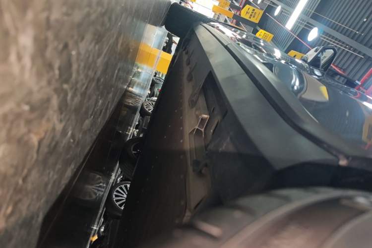Used AION V 2024 Plus 70 Star Edition Lithium Iron Phosphate Left Side Sill