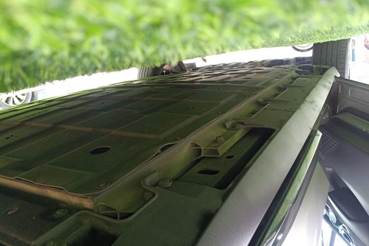 Used AION V 2024 Plus 70 Star Edition Lithium Iron Phosphate Left Side Sill