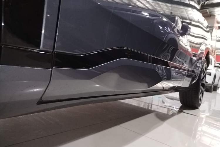 Used AION V 2024 Aion Tyrannosaurus 650 LiDAR Edition Left Side Sill