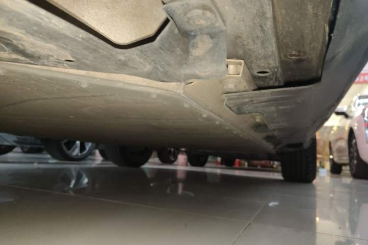Used AION V 2024 Plus 70 Star Edition Lithium Iron Phosphate Left Side Sill