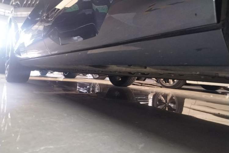 Used AION V 2024 Aion Tyrannosaurus 650 Smart Premium Edition Left Side Sill