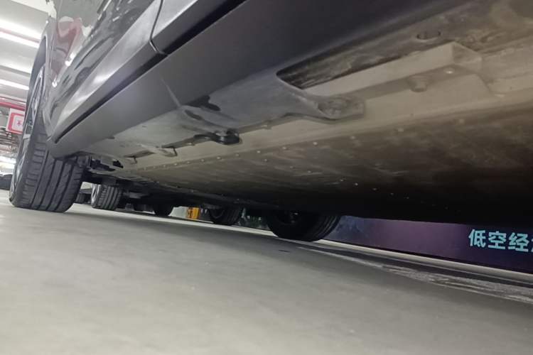 Used AION V 2024 Plus 70 Star Edition Lithium Iron Phosphate Left Side Sill
