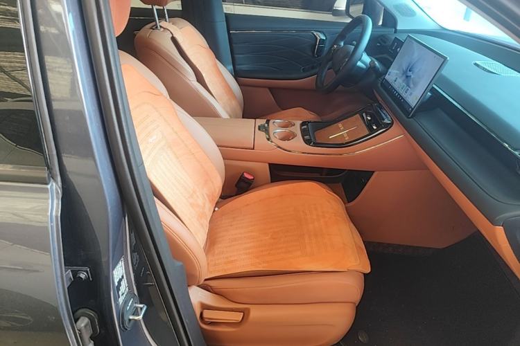Used AION V 2024 Aion Tyrannosaurus 650 Smart Luxury Edition Right Front Seat