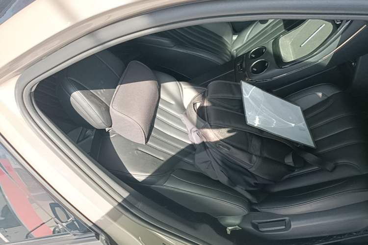 Used AION V 2024 Aion Tyrannosaurus 650 Smart Luxury Edition Right Front Seat