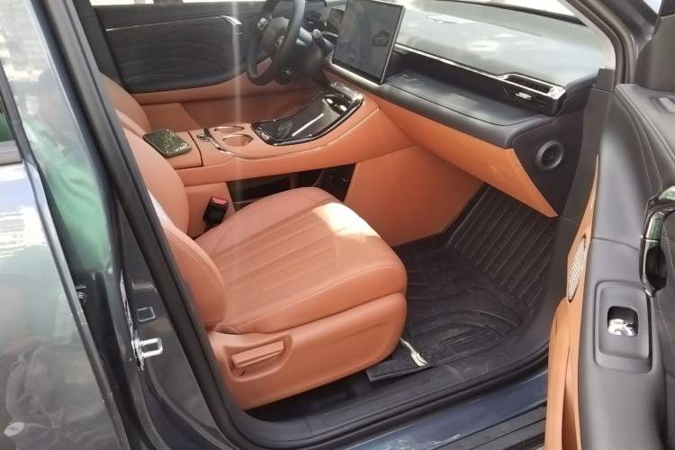 Used AION V 2024 Aion Tyrannosaurus 650 Smart Luxury Edition Right Front Seat
