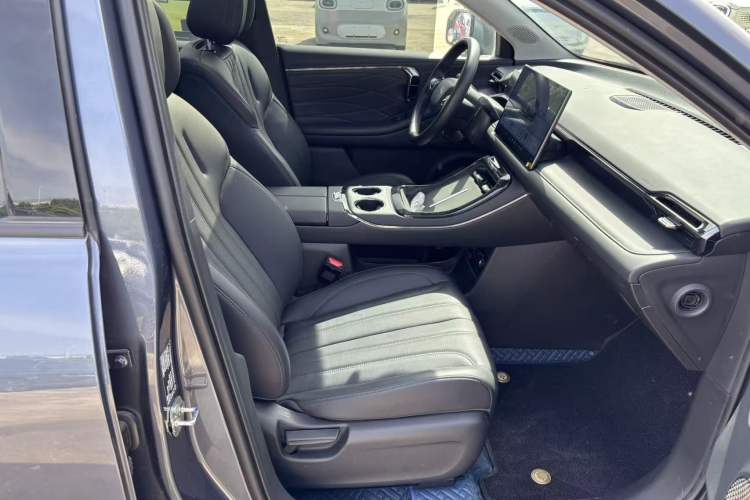 Used AION V 2024 Aion Tyrannosaurus 650 Smart Luxury Edition Right Front Seat