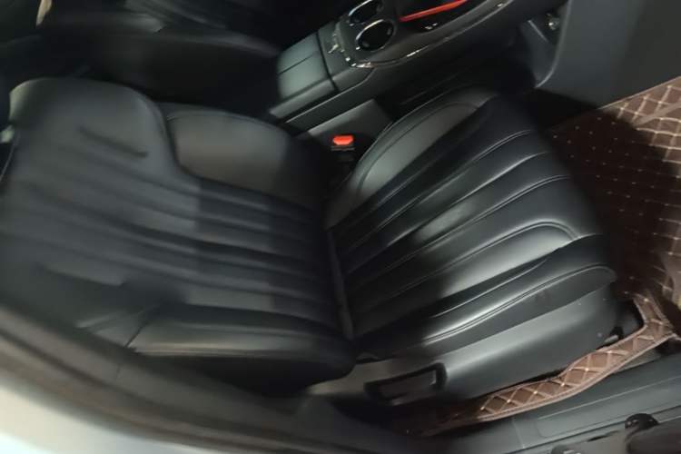 Used AION V 2024 Aion Tyrannosaurus 650 Smart Luxury Edition Right Front Seat