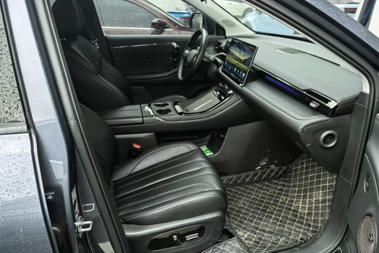 Used AION V 2024 Aion Tyrannosaurus 650 Smart Premium Edition Right Front Seat
