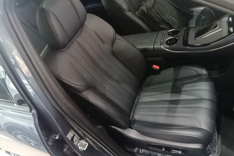 Used AION V 2024 Aion Tyrannosaurus 650 LiDAR Edition Right Front Seat