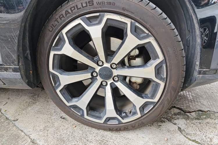 Used AION V 2024 Aion Tyrannosaurus 650 LiDAR Edition Right Front Wheel Hub