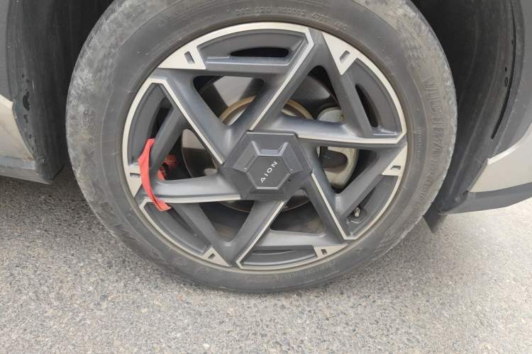 Used AION V 2024 Plus 70 Smart Edition Ternary Lithium Right Front Wheel Hub