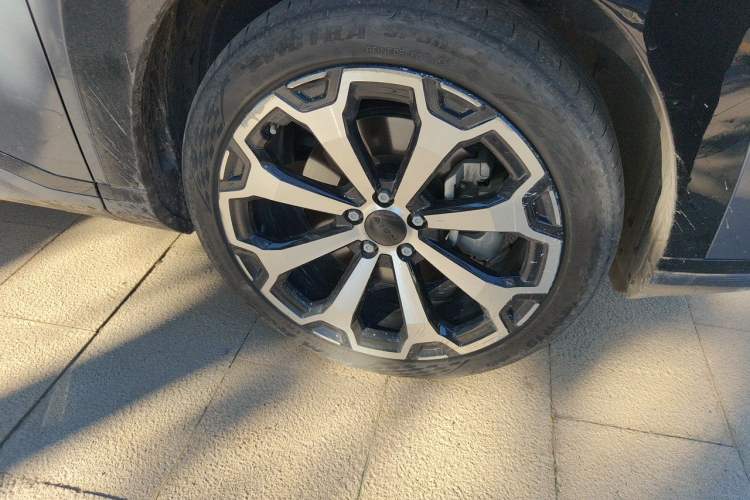 Used AION V 2024 Aion Tyrannosaurus 650 LiDAR Edition Right Front Wheel Hub