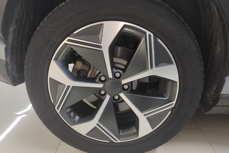 Used AION V 2024 Plus 70 Star Edition Ternary Lithium Right Rear Wheel Hub