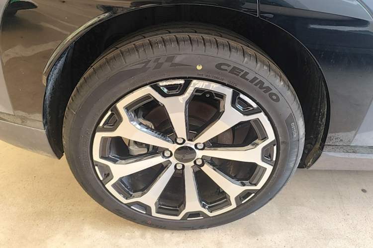 Used AION V 2024 Aion Tyrannosaurus 650 Smart Luxury Edition Right Rear Wheel Hub