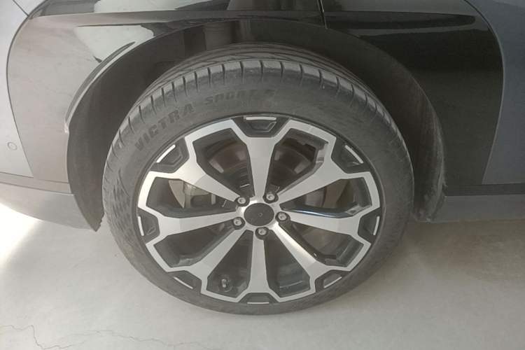 Used AION V 2024 Aion Tyrannosaurus 650 LiDAR Edition Right Rear Wheel Hub