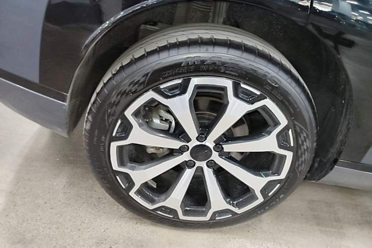 Used AION V 2024 Aion Tyrannosaurus 650 Smart Luxury Edition Right Rear Wheel Hub