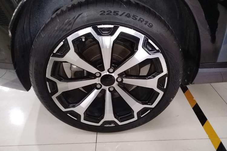 Used AION V 2024 Aion Tyrannosaurus 650 LiDAR Edition Right Rear Wheel Hub