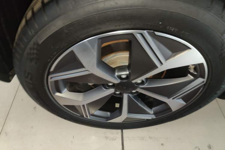 Used AION V 2024 Plus 70 Star Edition Lithium Iron Phosphate Right Rear Wheel Hub