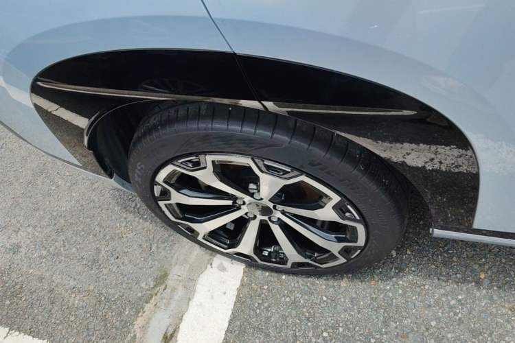 Used AION V 2024 Aion Tyrannosaurus 650 Smart Luxury Edition Right Rear Wheel Hub