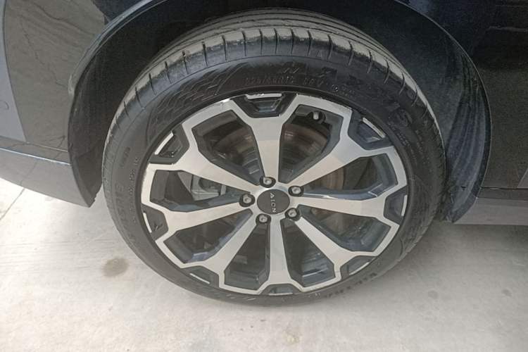 Used AION V 2024 Aion Tyrannosaurus 650 LiDAR Edition Right Rear Wheel Hub