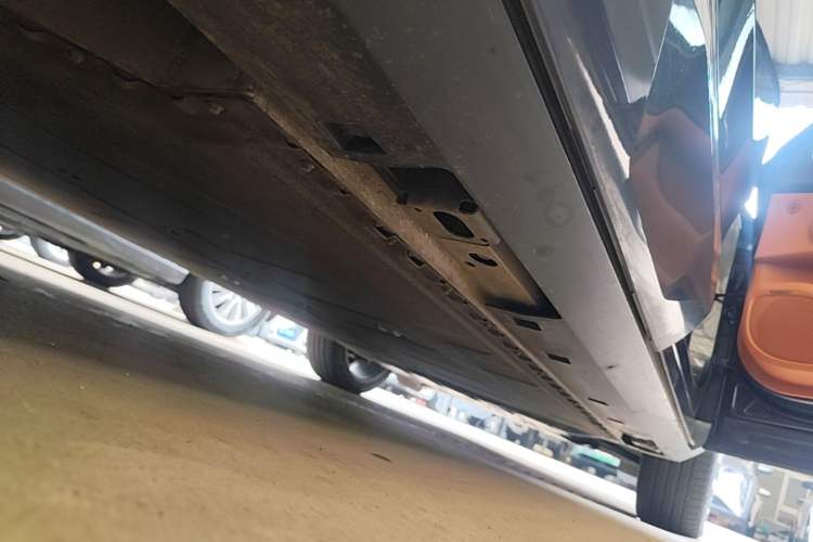 Used AION V 2024 Aion Tyrannosaurus 650 Smart Luxury Edition Right Side Sill