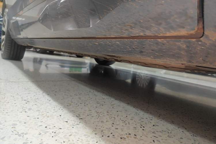 Used AION V 2024 Aion Tyrannosaurus 650 Smart Premium Edition Right Side Sill