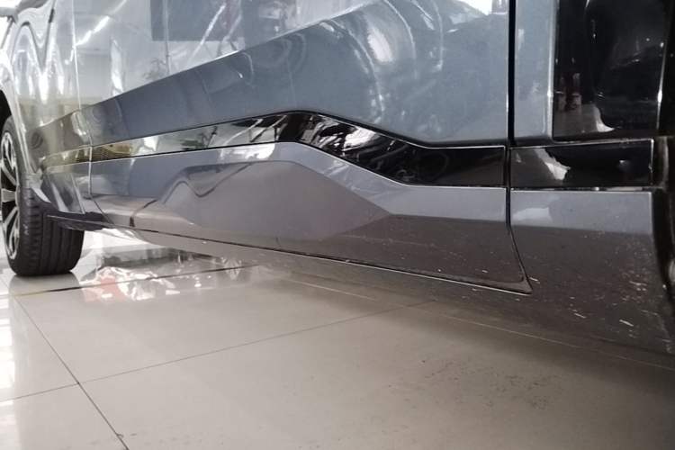 Used AION V 2024 Aion Tyrannosaurus 650 LiDAR Edition Right Side Sill