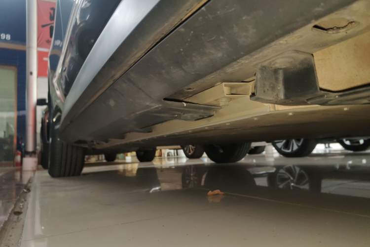 Used AION V 2024 Plus 70 Star Edition Lithium Iron Phosphate Right Side Sill