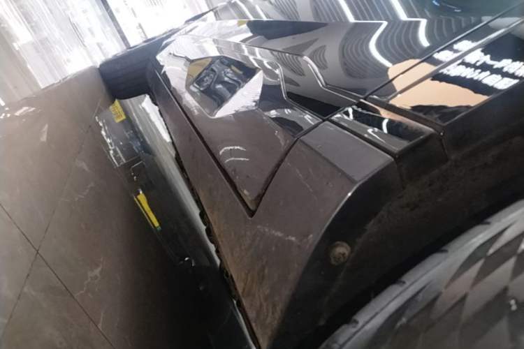 Used AION V 2024 Aion Tyrannosaurus 650 Smart Premium Edition Right Side Sill