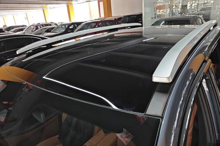 Used AION V 2024 Aion Tyrannosaurus 520 Smart Luxury Edition Roof