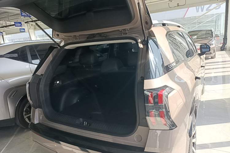 Used AION V 2024 Aion Tyrannosaurus 650 Smart Luxury Edition Trunk