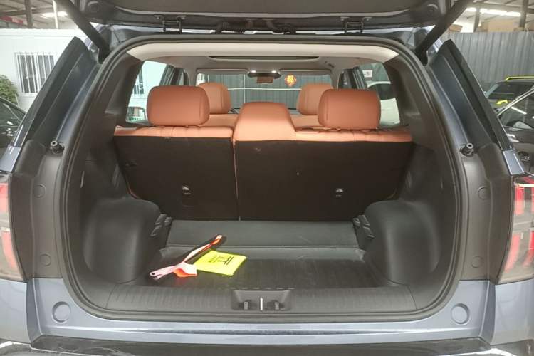 Used AION V 2024 Aion Tyrannosaurus 650 LiDAR Edition Trunk