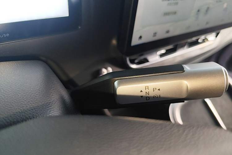 Used AION V 2024 Plus 70 Star Edition Lithium Iron Phosphate Gear Lever