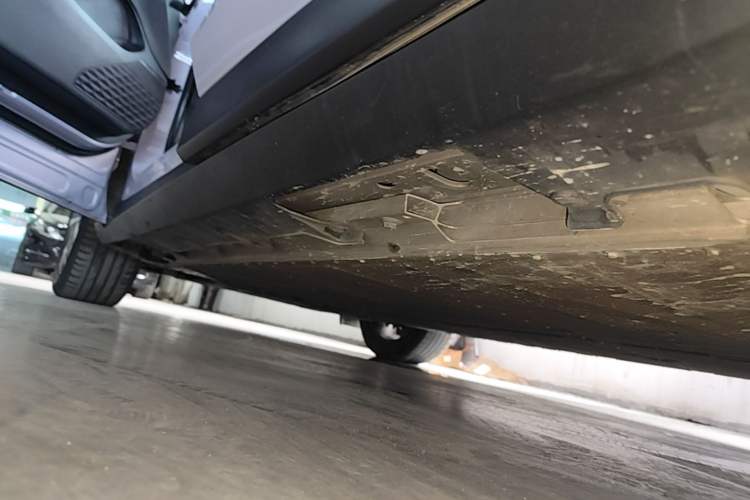 Used AION V 2024 Plus 70 Star Edition Lithium Iron Phosphate Left Side Sill