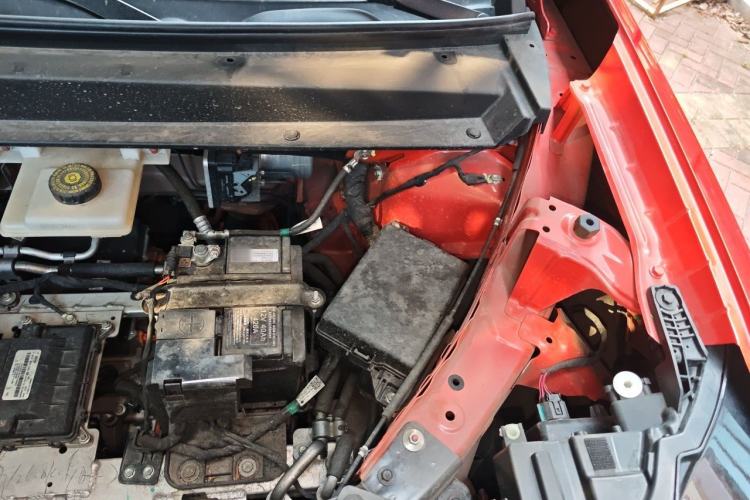 Used AION V 2024 Aion Tyrannosaurus 650 Smart Premium Edition Engine Bay Left