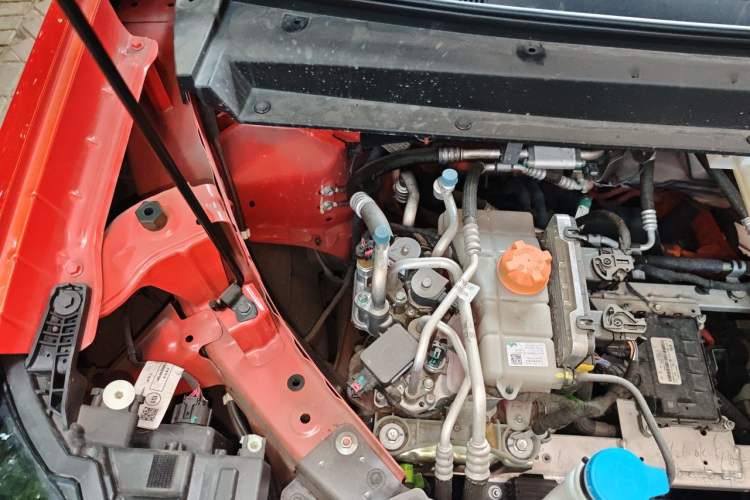 Used AION V 2024 Aion Tyrannosaurus 650 Smart Premium Edition Engine Bay Right