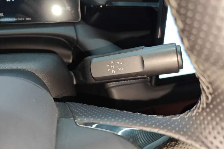 Used AION V 2024 Aion Tyrannosaurus 650 LiDAR Edition Gear Lever
