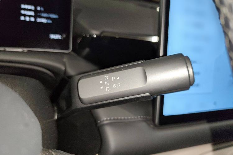 Used AION V 2024 Aion Tyrannosaurus 650 LiDAR Edition Gear Lever