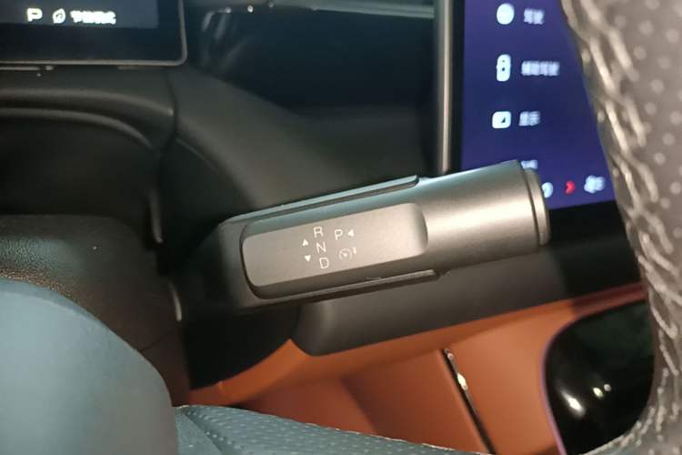 Used AION V 2024 Aion Tyrannosaurus 650 LiDAR Edition Gear Lever