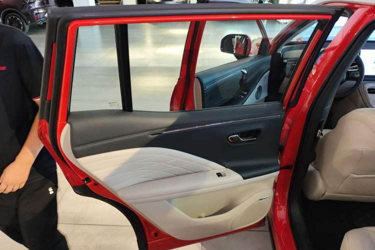 Used AION V 2024 Aion Tyrannosaurus 650 LiDAR Edition Interior 8