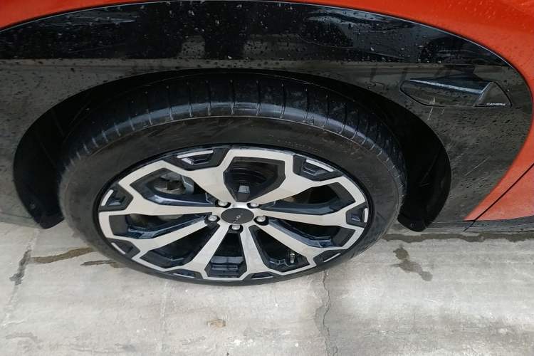 Used AION V 2024 Aion Tyrannosaurus 650 LiDAR Edition Left Front Wheel Hub