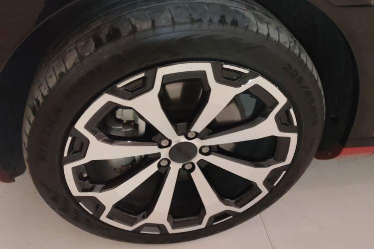 Used AION V 2024 Aion Tyrannosaurus 650 LiDAR Edition Left Front Wheel Hub