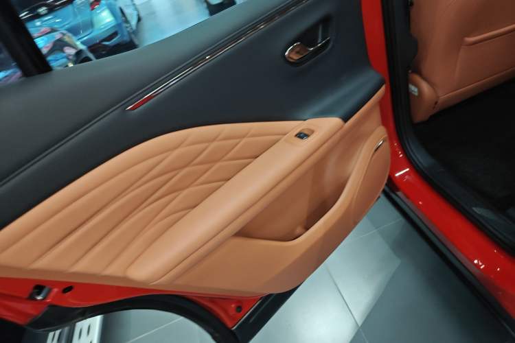 Used AION V 2024 Aion Tyrannosaurus 650 LiDAR Edition Left Rear Door Interior