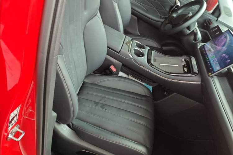Used AION V 2024 Aion Tyrannosaurus 650 Smart Premium Edition Right Front Seat