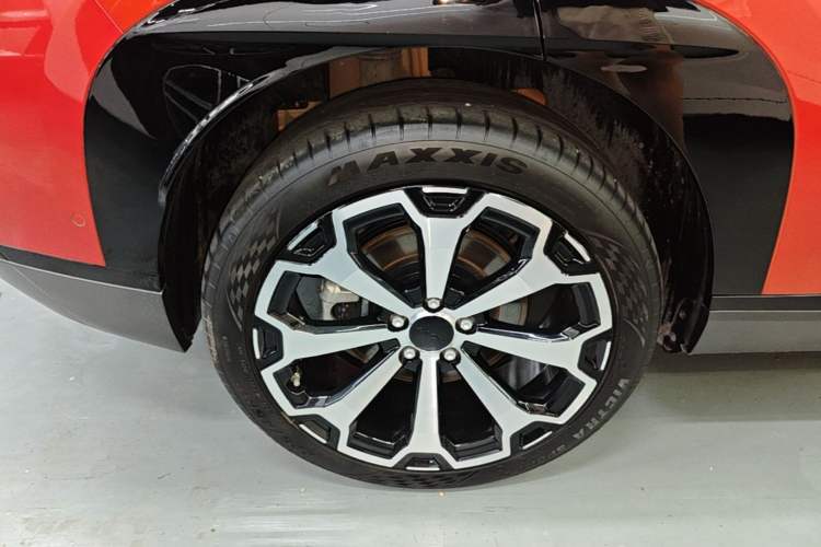 Used AION V 2024 Aion Tyrannosaurus 650 LiDAR Edition Right Rear Wheel Hub