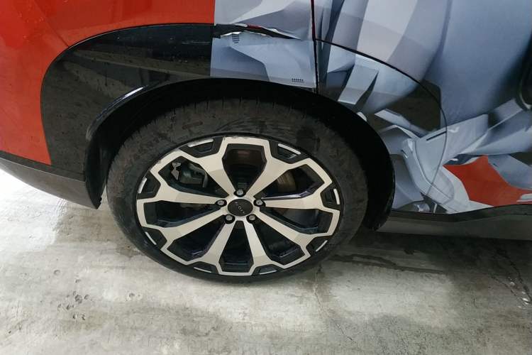 Used AION V 2024 Aion Tyrannosaurus 650 LiDAR Edition Right Rear Wheel Hub