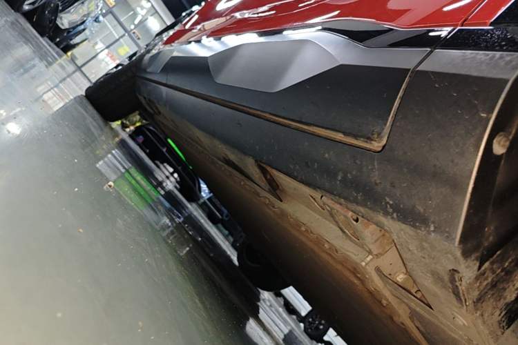 Used AION V 2024 Aion Tyrannosaurus 650 LiDAR Edition Right Side Sill