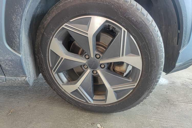 Used AION V 2024 Plus 70 Star Edition Ternary Lithium Right Front Wheel Hub