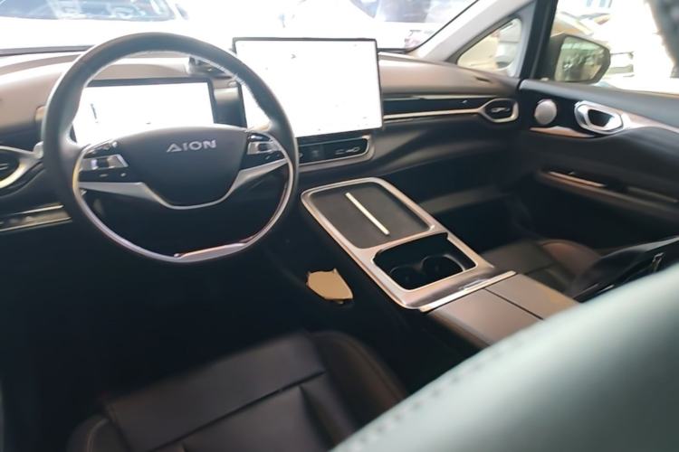 Used AION V 2024 Plus 70 Star Edition Lithium Iron Phosphate Center Console